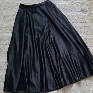 RALPH Ralph Lauren Elegant Black Satin Skirt. Size S